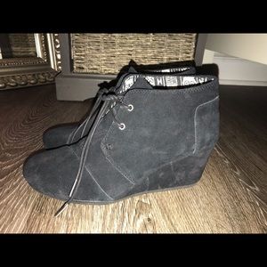 TOMS Women’s Kala Wedge Bootie - Black Suede